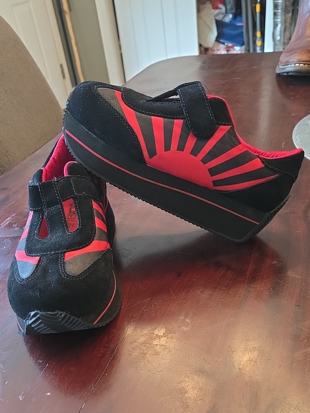 Volatile Rising Sun Vintage Platform Sneakers Size 8.5 Women